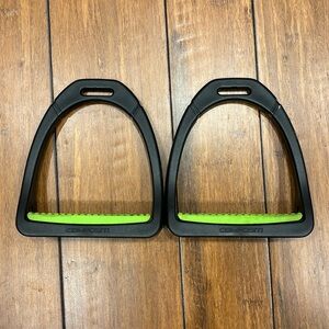 Shires Compositi Stirrups
